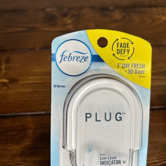 Febreze PLUG Oil Warmer Devices with Low Indicator Light Fade Defy NIB Set of 2 - Picture 4 of 8